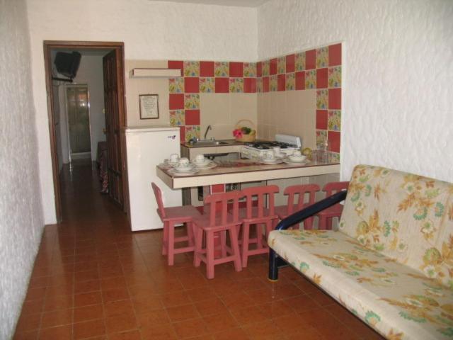 Hotel y Suites Bugambilias Rincón de Guayabitos Habitación foto